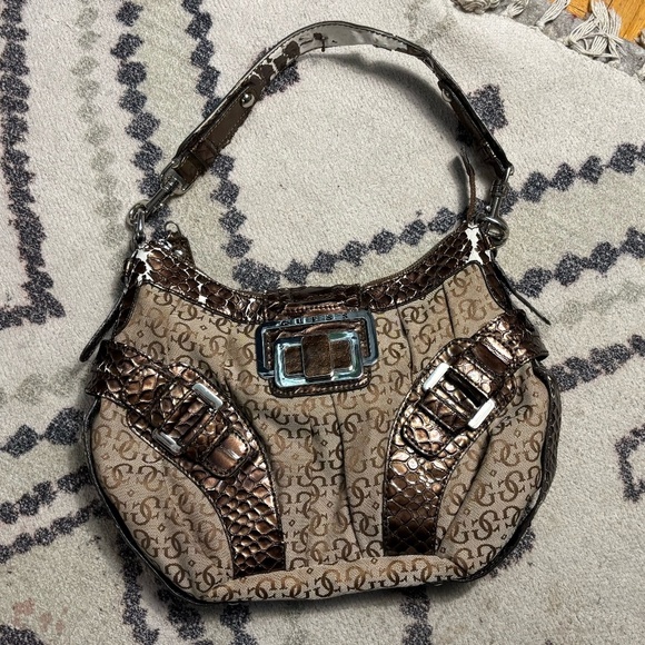 HOT HOT HOT y2k 90s guess bag - like all the girls are wearing in Paris - Picture 1 of 8